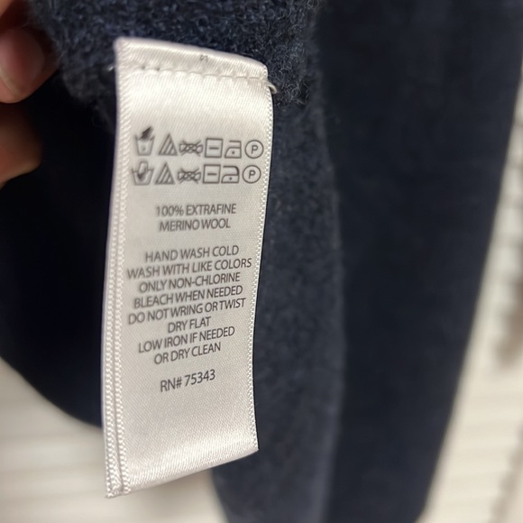 TAHARI Extra Fine Merino Wool Cowl Neck Long Sleeved Sweater GUC Size Small - Picture 12 of 12